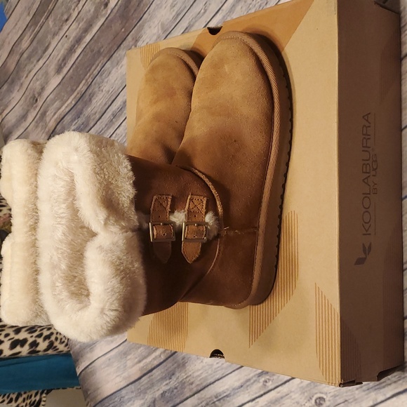 AUTHENTIC KOOLABURRA BY UGG WOMEN'S 10 SULANA SHORT BOOT FURRED SIDE BUCKLES - Picture 2 of 6